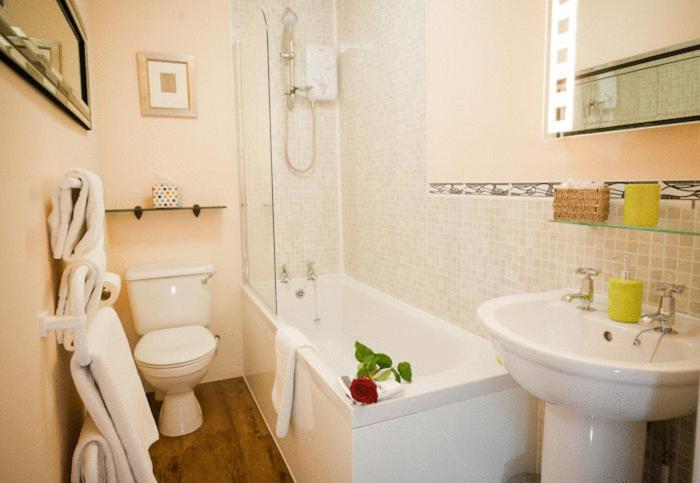Acer Guest House Йорк Екстериор снимка