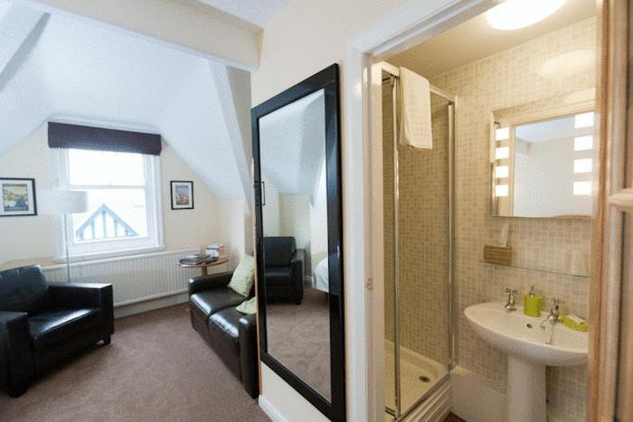Acer Guest House Йорк Екстериор снимка